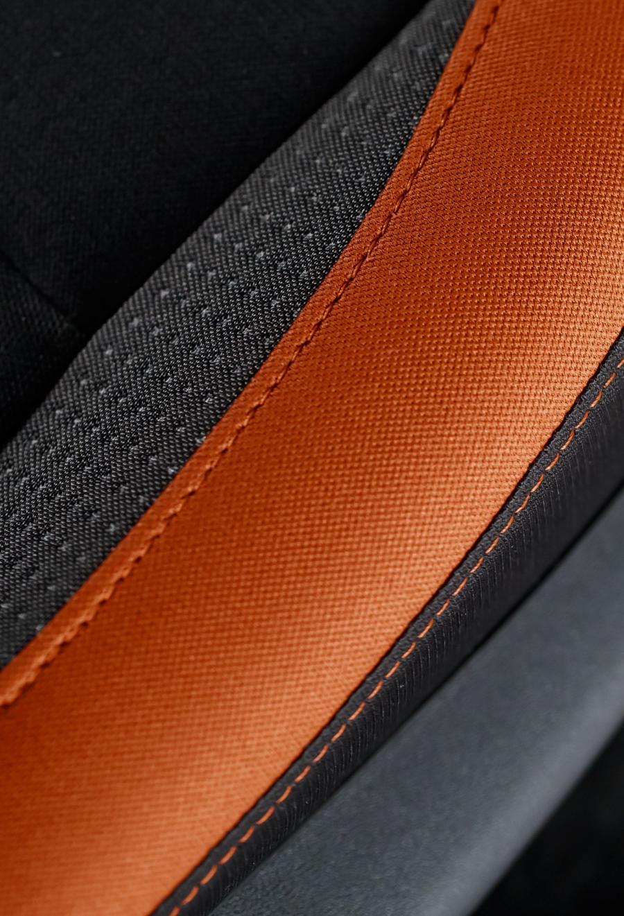 Детали интерьера Nissan Micra 2016 года  (фото 15 из 22)